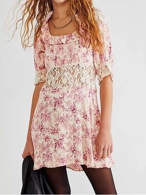 “FREE PEOPLE” Floral Scoop-Neck Lace Trim Dress in Cream and Pink